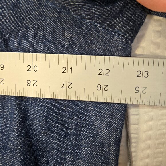 Liz Claiborne Women's Size L Long Sleeve Button Up V-Neck Denim Tunic Top NWT - Picture 7 of 11